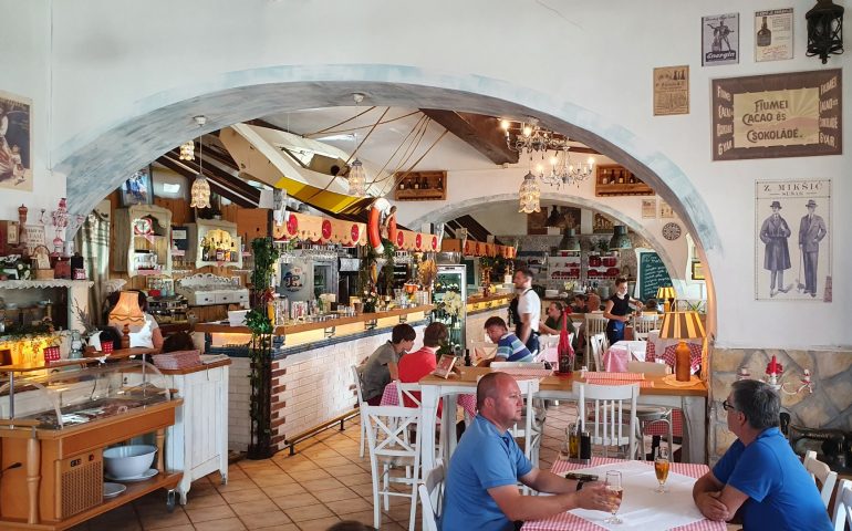 https://karpatiaettermek.hu/wp-content/uploads/2021/08/Fiume-Bistro-Mornar-Csarda-6-770x480.jpg