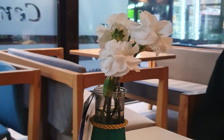 https://karpatiaettermek.hu/wp-content/uploads/2021/08/Karansebes-Central-Kavezo-es-Bar-7-770x480.jpg