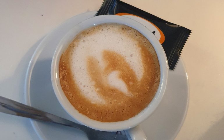 https://karpatiaettermek.hu/wp-content/uploads/2021/08/Karansebes-Central-Kavezo-es-Bar-8-770x480.jpg