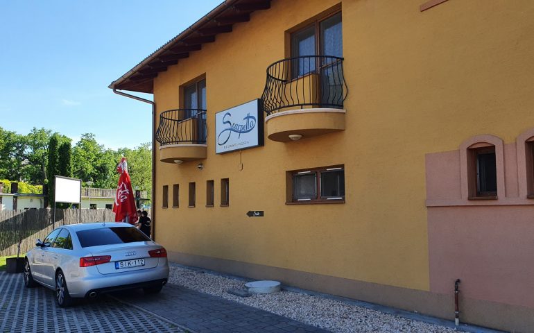 https://karpatiaettermek.hu/wp-content/uploads/2021/08/Kiskunhalas-Scarpetta-Etterem-1-770x480.jpg