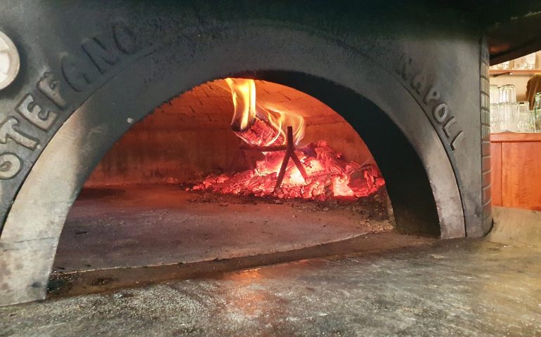 https://karpatiaettermek.hu/wp-content/uploads/2021/08/Kiskunhalas-Scarpetta-Etterem-3-770x480.jpg