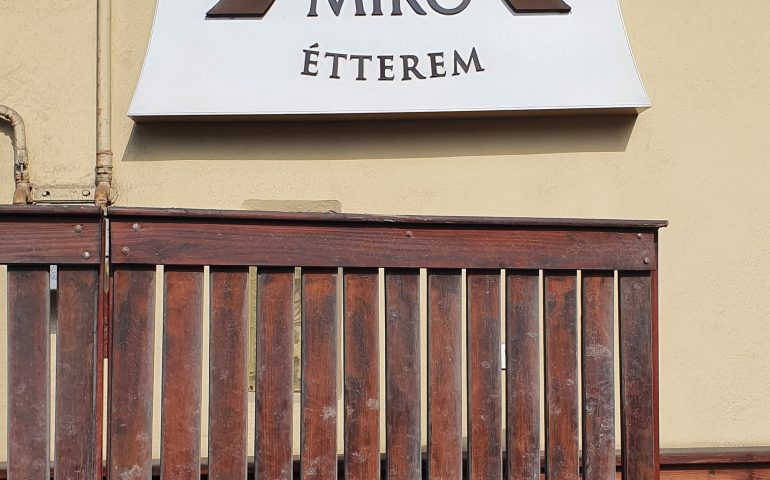 https://karpatiaettermek.hu/wp-content/uploads/2021/08/Kolozsvar-Miko-Etterem-2-770x480.jpg
