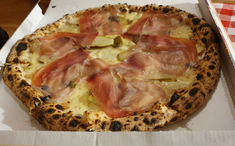 https://karpatiaettermek.hu/wp-content/uploads/2021/08/Nagyvarad-Pizza-Napoletana-Pizzazo-7-770x480.jpg