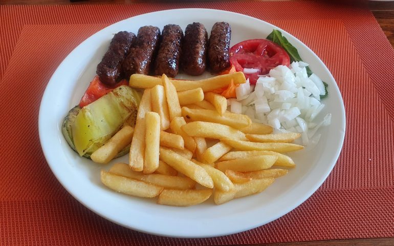 https://karpatiaettermek.hu/wp-content/uploads/2021/08/Obecse-Tiski-Saran-Etterem-7-770x480.jpg