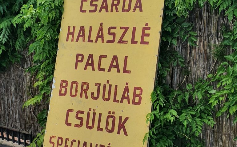 https://karpatiaettermek.hu/wp-content/uploads/2021/08/Szeged-Utkaparo-csarda-1-770x480.jpg
