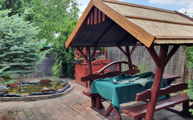 https://karpatiaettermek.hu/wp-content/uploads/2021/08/Szeged-Utkaparo-csarda-10-770x480.jpg