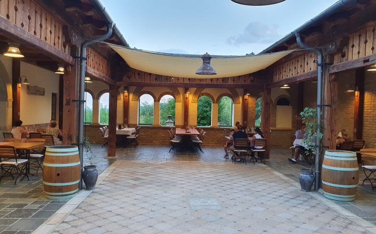 https://karpatiaettermek.hu/wp-content/uploads/2021/08/Szekszard-Primarius-etterem-10-770x480.jpg
