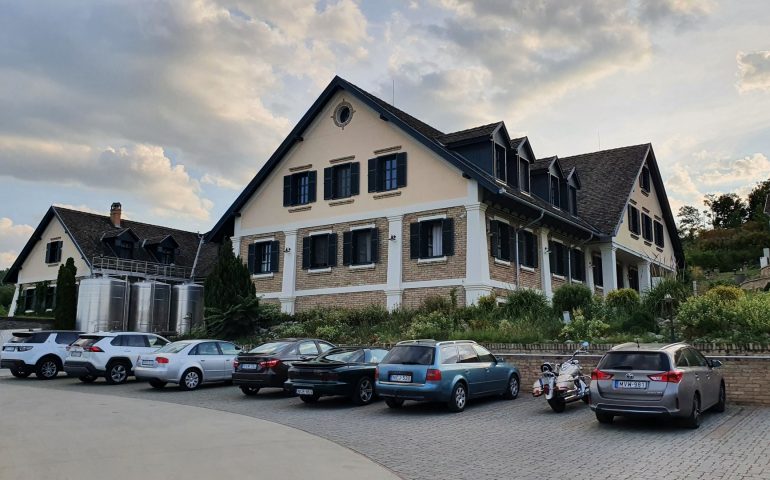 https://karpatiaettermek.hu/wp-content/uploads/2021/08/Szekszard-Primarius-etterem-3-770x480.jpg