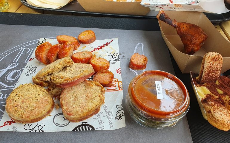 https://karpatiaettermek.hu/wp-content/uploads/2021/08/Temesvar-Smoking-BBQ-Etterem-6-770x480.jpg
