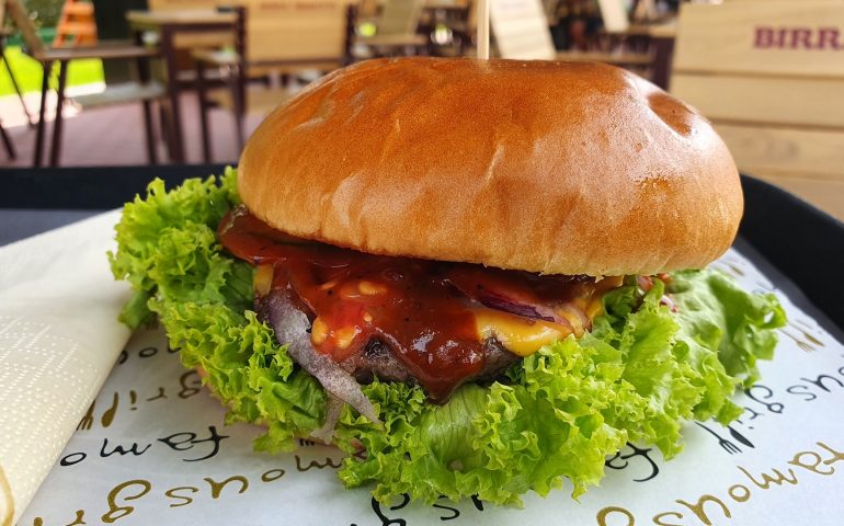 https://karpatiaettermek.hu/wp-content/uploads/2021/08/Temesvar-Smoking-BBQ-Etterem-8-770x480.jpg