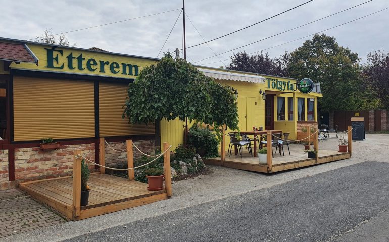 https://karpatiaettermek.hu/wp-content/uploads/2021/08/Zamardi-Tolgyfa-Etterem-2-770x480.jpg