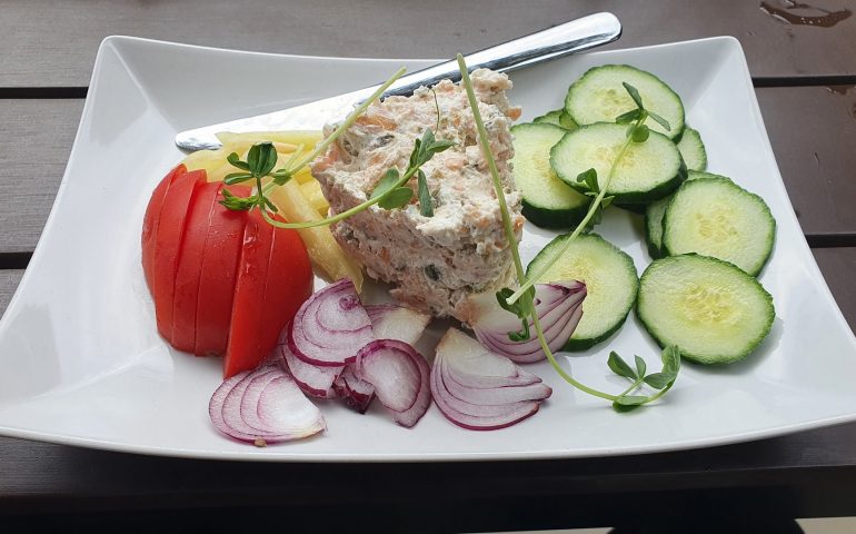https://karpatiaettermek.hu/wp-content/uploads/2021/09/Balatonakarattya-Szepkilatas-Bisztro-6-770x480.jpg