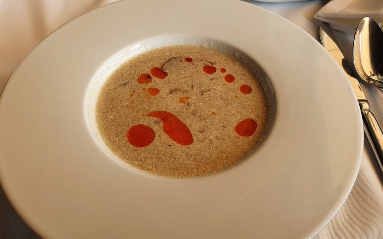 https://karpatiaettermek.hu/wp-content/uploads/2021/09/Bazakerettye-Bonne-Chance-Etterem-2-770x480.jpg
