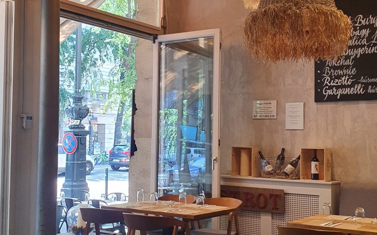https://karpatiaettermek.hu/wp-content/uploads/2021/09/Budapest-Hoppa-bisztro-3-770x480.jpg