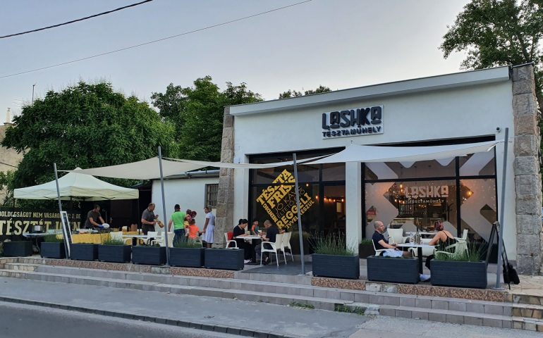 https://karpatiaettermek.hu/wp-content/uploads/2021/09/Budapest-Lashka-Etterem-11-770x480.jpg