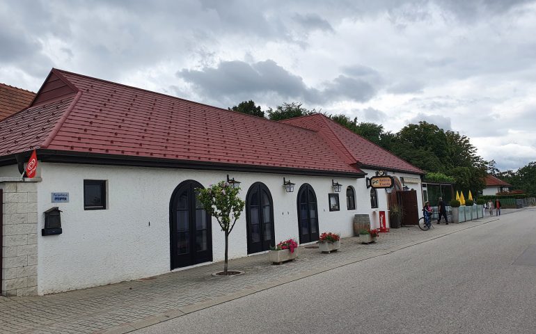 https://karpatiaettermek.hu/wp-content/uploads/2021/09/Fertomeggyes-Andreas-Csarda-2-770x480.jpg