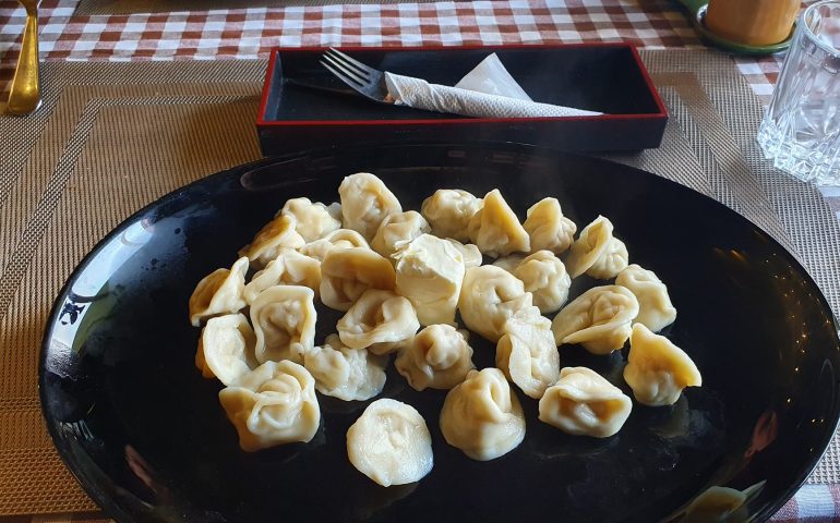 https://karpatiaettermek.hu/wp-content/uploads/2021/09/Nagyszolos-Salve-Etterem-7-770x480.jpg