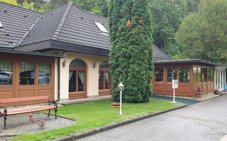 https://karpatiaettermek.hu/wp-content/uploads/2021/09/Veszprem-Nosztalgia-etterem-1-770x480.jpg