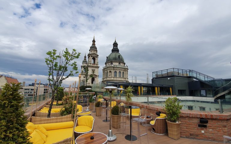 https://karpatiaettermek.hu/wp-content/uploads/2021/10/Budapest-High-Note-Sky-Bar-Etterem-2-770x480.jpg