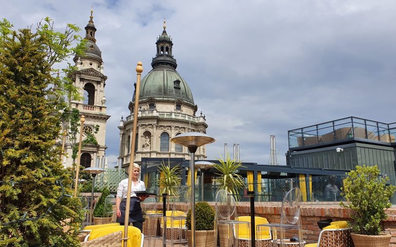 https://karpatiaettermek.hu/wp-content/uploads/2021/10/Budapest-High-Note-Sky-Bar-Etterem-4-770x480.jpg