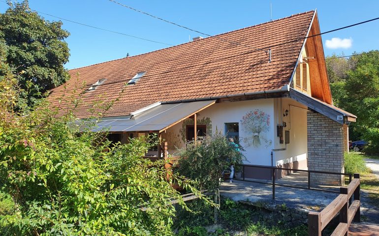 https://karpatiaettermek.hu/wp-content/uploads/2021/10/Kozard-Vadvirag-Etterem-2-770x480.jpg