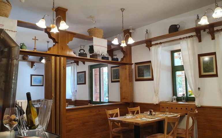 https://karpatiaettermek.hu/wp-content/uploads/2021/10/Kozard-Vadvirag-Etterem-3-770x480.jpg