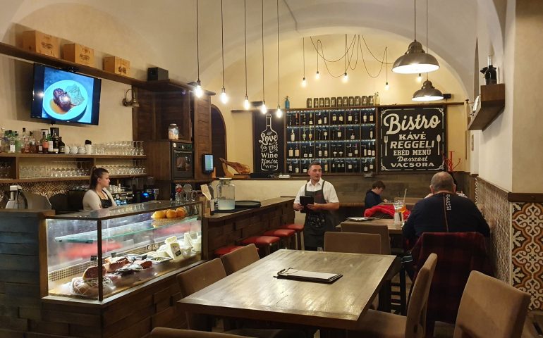 https://karpatiaettermek.hu/wp-content/uploads/2021/11/Baja-Borbistro-pub-5-770x480.jpg