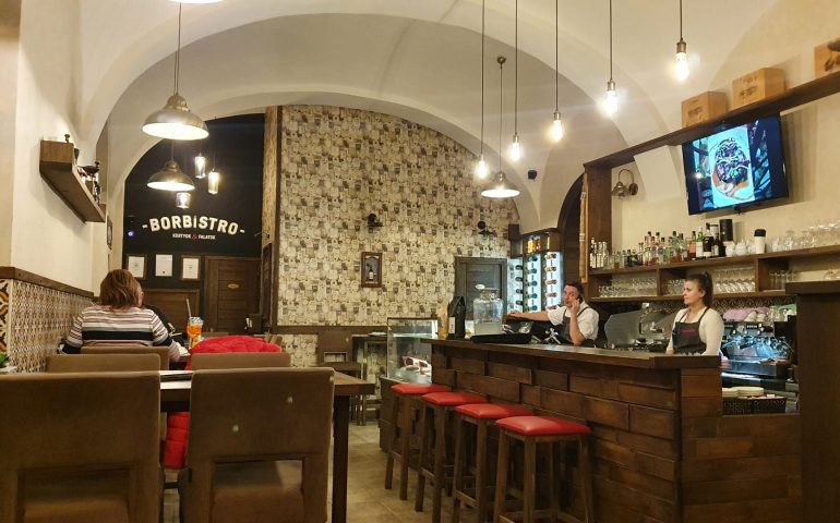https://karpatiaettermek.hu/wp-content/uploads/2021/11/Baja-Borbistro-pub-7-770x480.jpg