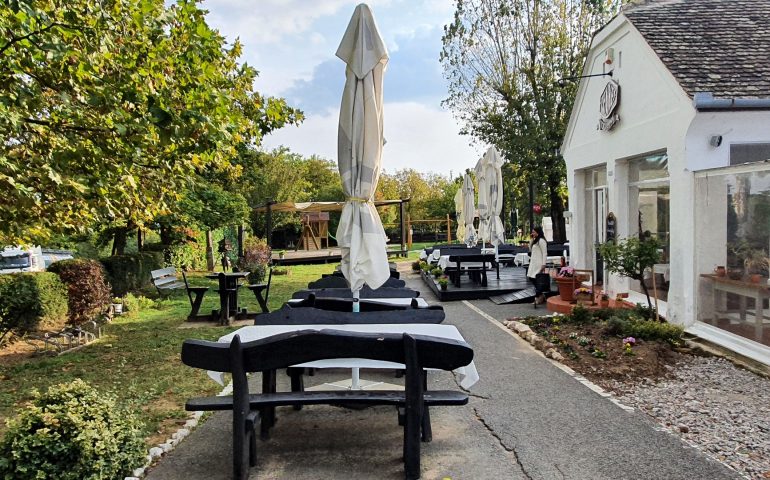 https://karpatiaettermek.hu/wp-content/uploads/2021/11/Csarnota-Tenkes-csarda-3-770x480.jpg