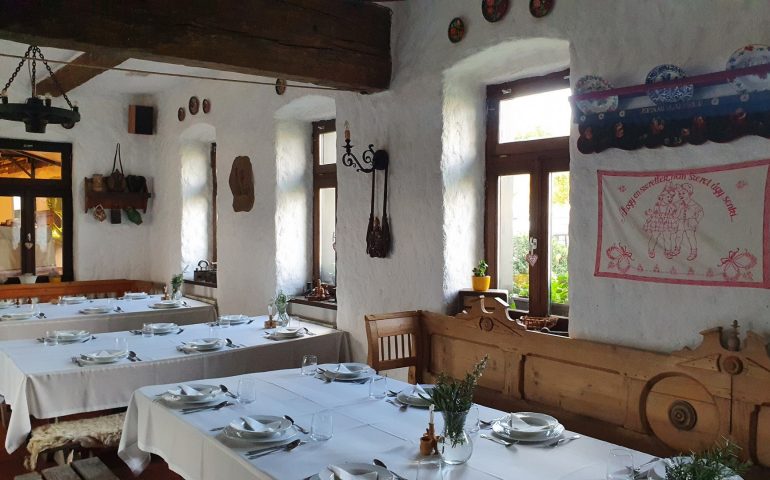 https://karpatiaettermek.hu/wp-content/uploads/2021/11/Csarnota-Tenkes-csarda-7-770x480.jpg