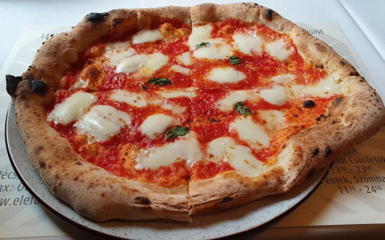 https://karpatiaettermek.hu/wp-content/uploads/2021/11/Pecs-Elefantos-haz-Etterem-es-Pizzeria-5-770x480.jpg
