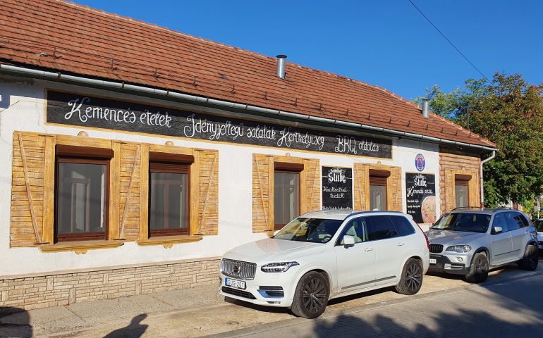 https://karpatiaettermek.hu/wp-content/uploads/2021/11/Pilisvorosvar-Stube-Etterem-2-770x480.jpg