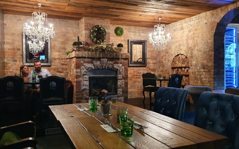 https://karpatiaettermek.hu/wp-content/uploads/2021/11/Szekesfehervar-Beat-Etterem-4-770x480.jpg