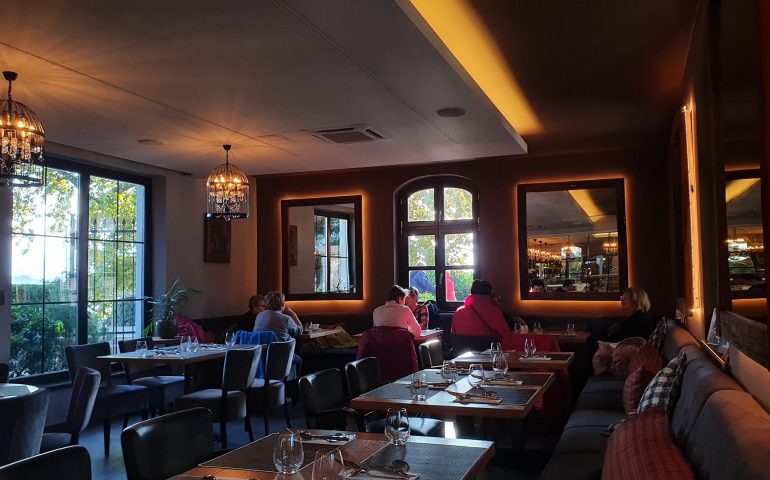 https://karpatiaettermek.hu/wp-content/uploads/2021/11/Tata-Platan-Bisztro-4-770x480.jpg