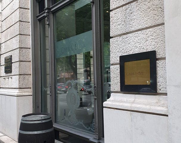 https://karpatiaettermek.hu/wp-content/uploads/2022/01/Budapest-Caviar-and-bull-Etterem-2-608x480.jpg