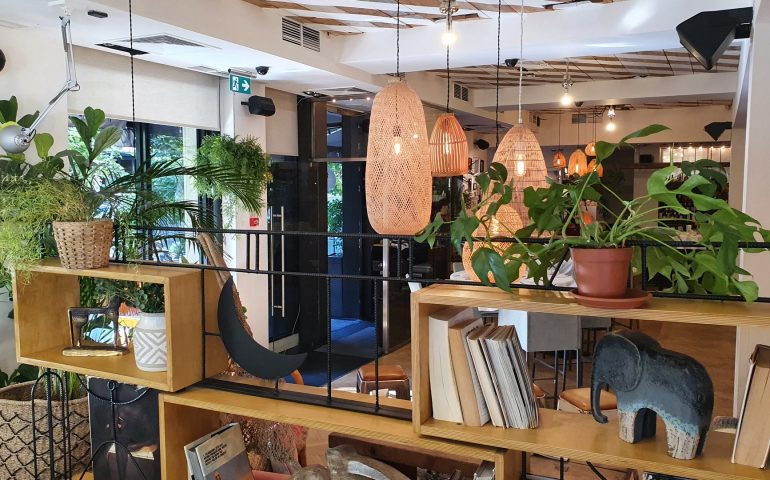 https://karpatiaettermek.hu/wp-content/uploads/2022/01/Budapest-Deryne-Bistro-5-770x480.jpg