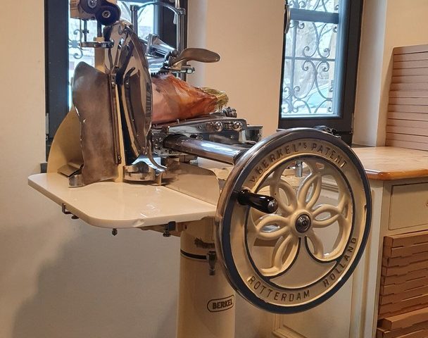 https://karpatiaettermek.hu/wp-content/uploads/2022/01/Encs-Anyukam-mondta-Etterem-4-608x480.jpg