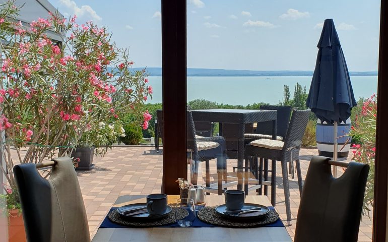 https://karpatiaettermek.hu/wp-content/uploads/2022/09/20220728_130047-770x480.jpg