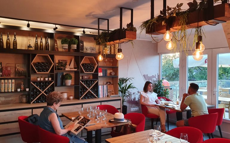 https://karpatiaettermek.hu/wp-content/uploads/2023/04/20220701_200818-770x480.jpg