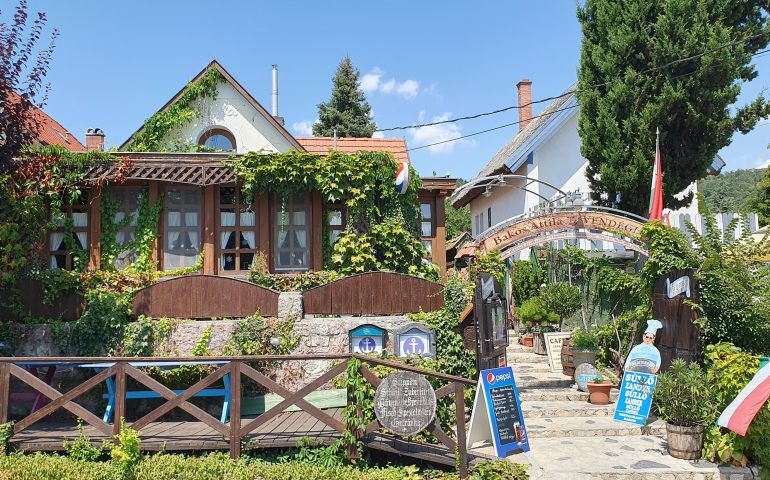 https://karpatiaettermek.hu/wp-content/uploads/2023/05/20220729_133638-770x480.jpg