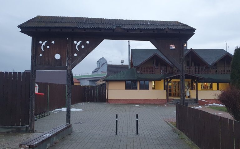 https://karpatiaettermek.hu/wp-content/uploads/2024/12/Bejarat-1300-770x480.jpg
